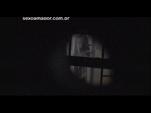 ❤️ Blondie estas sekrete filmita fare de najbara voyeur kaŝita malantaŭ kavaj brikoj ❌ Anala video ĉe eo.sayhentai.ru ❌️❤